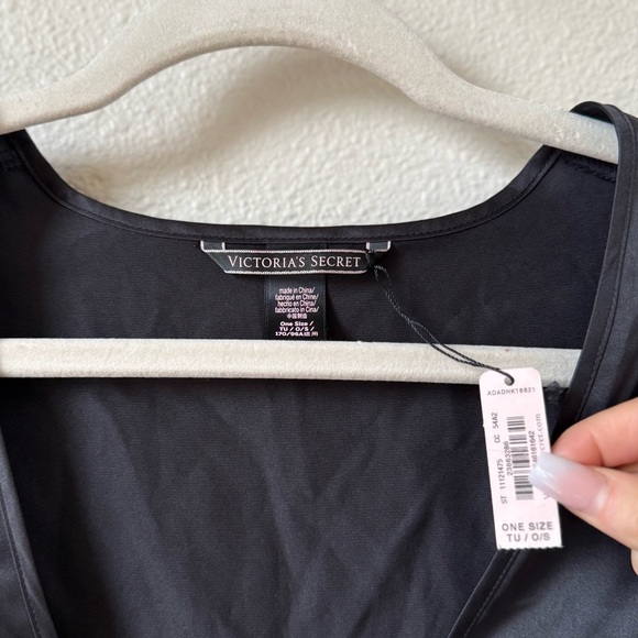 NWT Victoria Secret robe - Picture 3 of 3